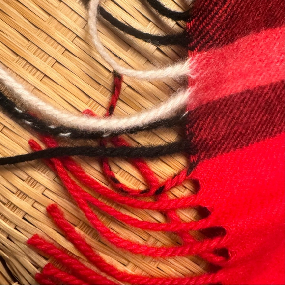 Authentic Burberry 100% Cashmere Red Check Scarf - Made in Scotland- Like New - Picture 8 of 10